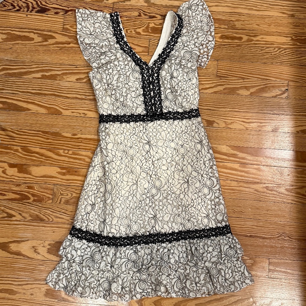Nanette Lepore EUC Dress sz 2, black and white lace flutter sleeve